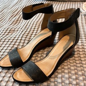 CL by Laundry size 8 1/2 wedge sandal